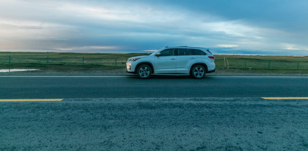 Cars in Australian cities are emitting less – but in the regions exhaust emissions are growing